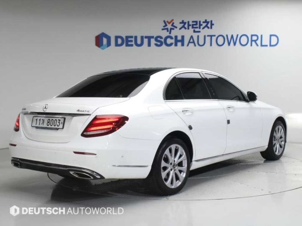 벤츠 E 클래스 E-클래스 W213 E300 4MATIC 익스클루시브 이미지 3