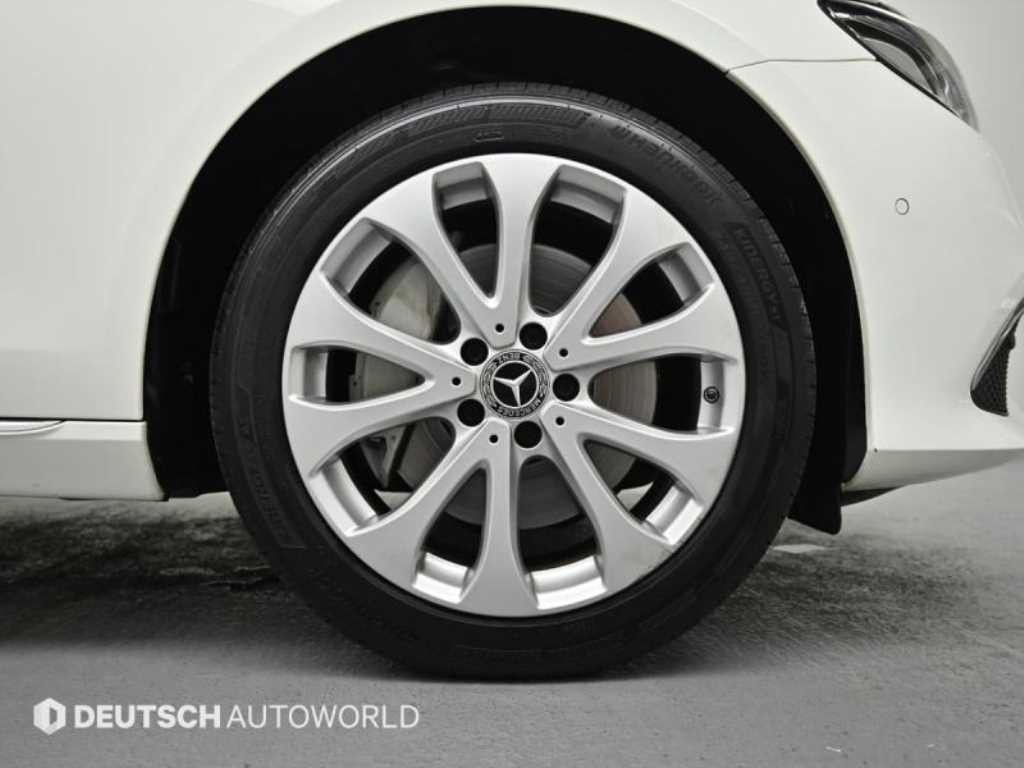 벤츠 E 클래스 E-클래스 W213 E300 4MATIC 익스클루시브 이미지 5