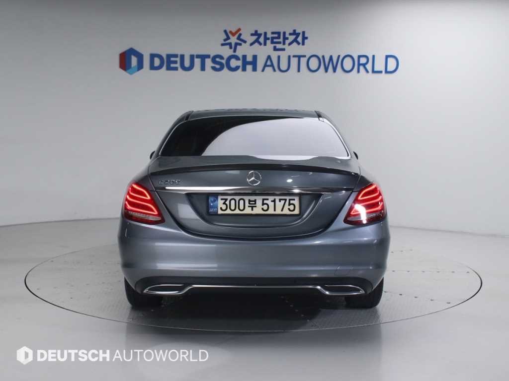 벤츠 C 클래스 C클래스 W205 C200 아방가르드 이미지 4