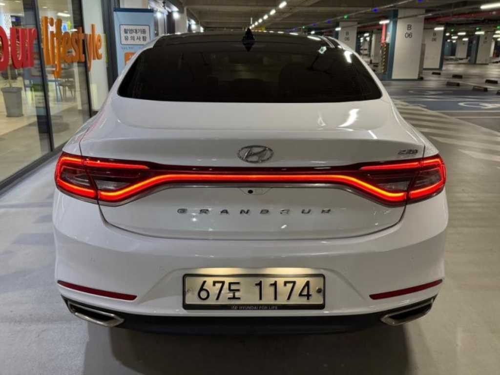 현대 그랜저 그랜저 IG 2.2 VGT 프리미엄 스페셜 이미지 5