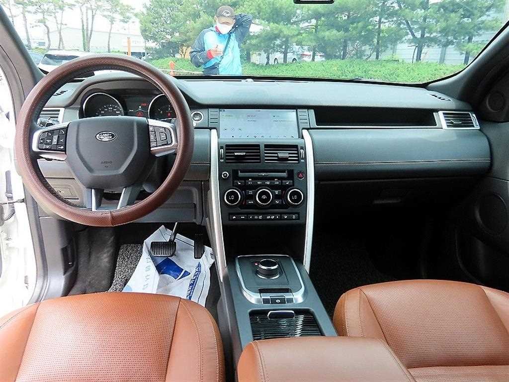 랜드로버 디스커버리 스포츠 2.0 TD4 HSE 럭셔리 이미지 7