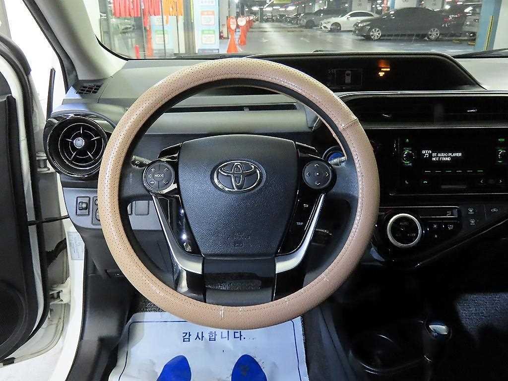 토요타 프리우스 프리우스C 1.5 이미지 8