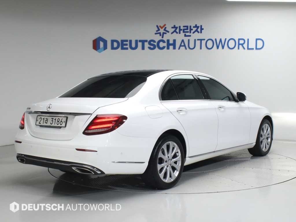 벤츠 E 클래스 E-클래스 W213 E300 익스클루시브 이미지 2
