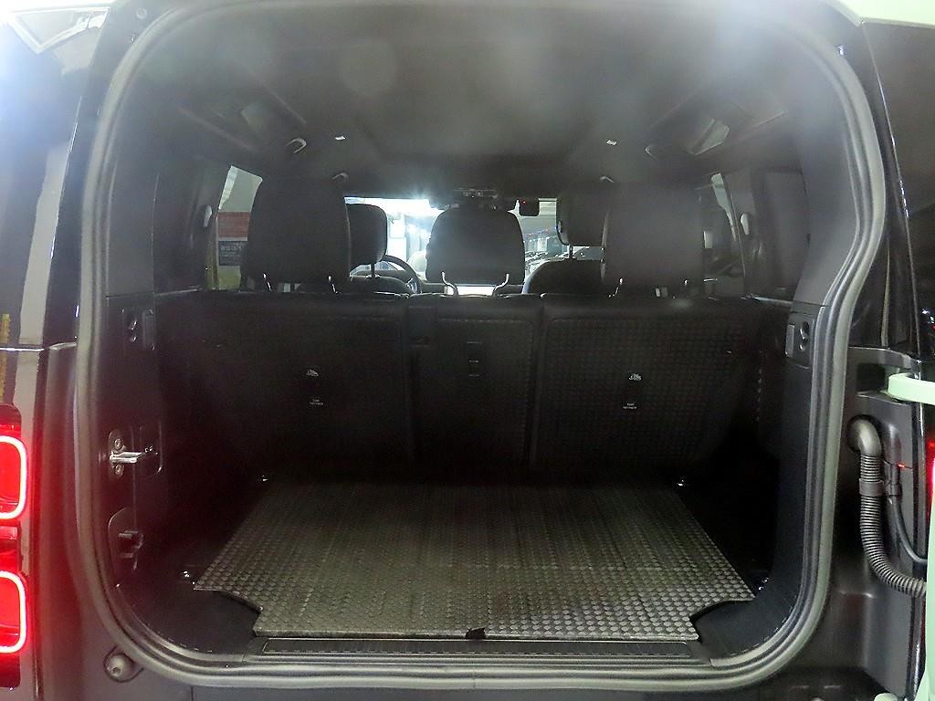 랜드로버 디펜더 디펜더 (L663) 110 D300 HSE 이미지 17