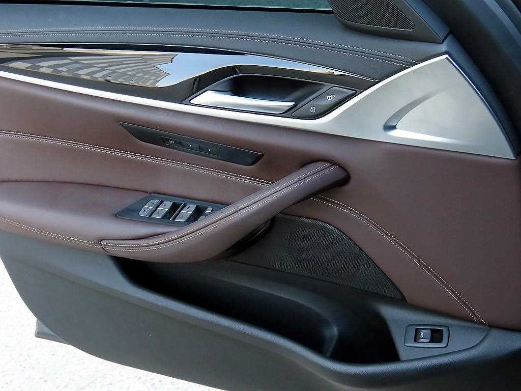 BMW 5시리즈 5시리즈 (G30) 523d xDrive M 스포츠 이미지 12