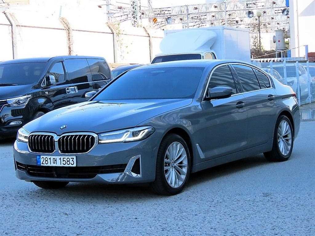 BMW 5시리즈 5시리즈 (G30) 523d xDrive M 스포츠 이미지 2