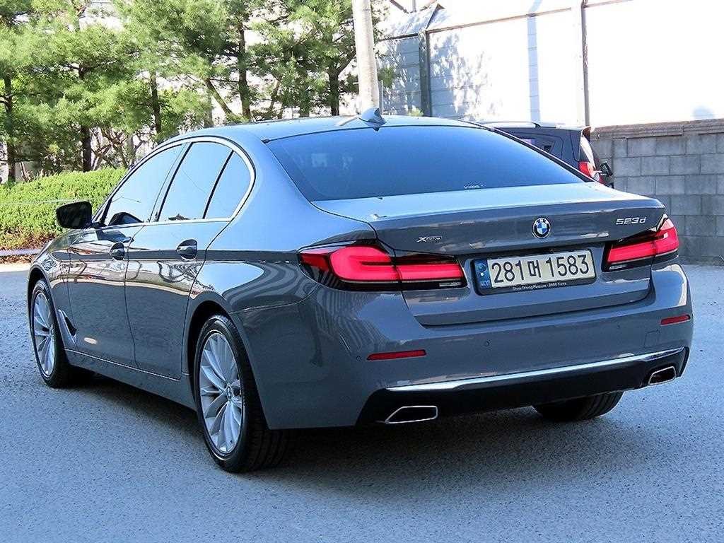 BMW 5시리즈 5시리즈 (G30) 523d xDrive M 스포츠 이미지 3