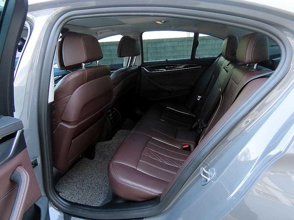 BMW 5시리즈 5시리즈 (G30) 523d xDrive M 스포츠 이미지 6