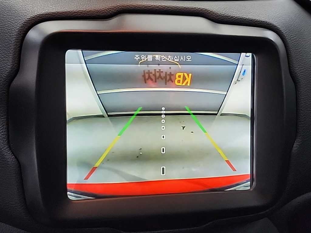 지프 레니게이드 2.0 디젤 리미티드 AWD 이미지 15