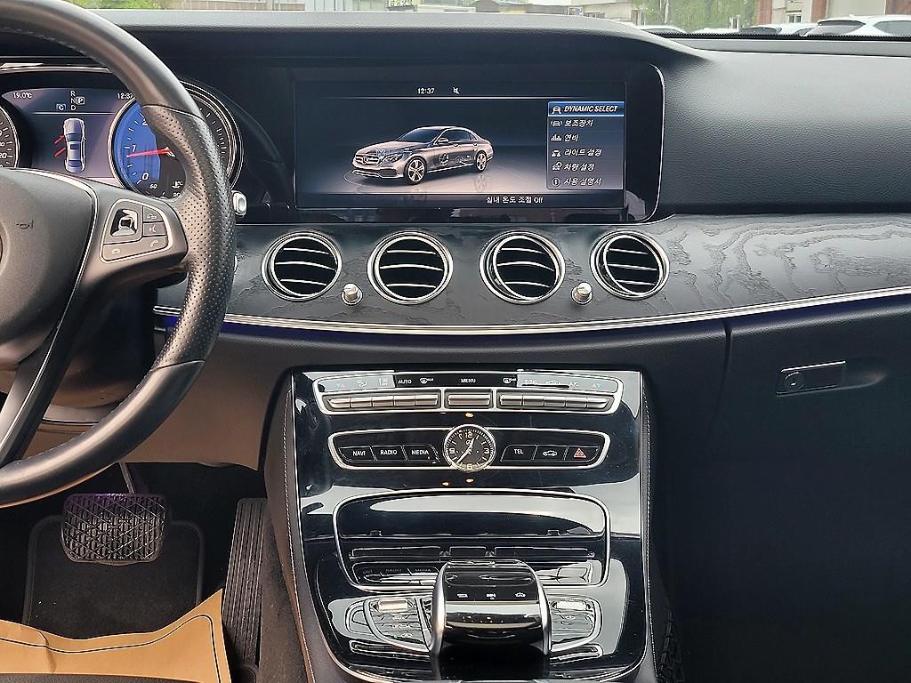 벤츠 E 클래스 E-클래스 W213 E220d 아방가르드 이미지 10