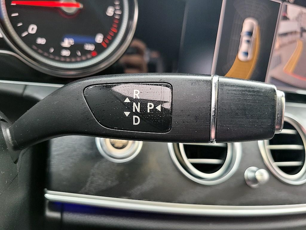 벤츠 E 클래스 E-클래스 W213 E220d 아방가르드 이미지 11