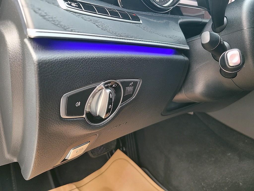 벤츠 E 클래스 E-클래스 W213 E220d 아방가르드 이미지 13