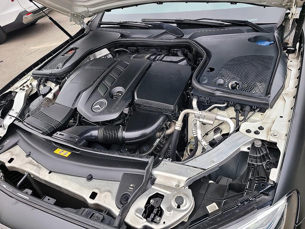 벤츠 E 클래스 E-클래스 W213 E220d 아방가르드 이미지 19