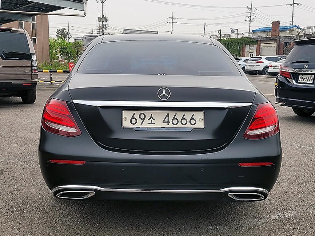 벤츠 E 클래스 E-클래스 W213 E220d 아방가르드 이미지 3