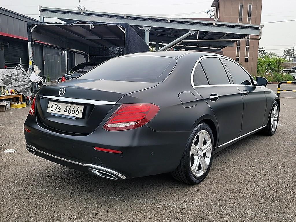 벤츠 E 클래스 E-클래스 W213 E220d 아방가르드 이미지 4