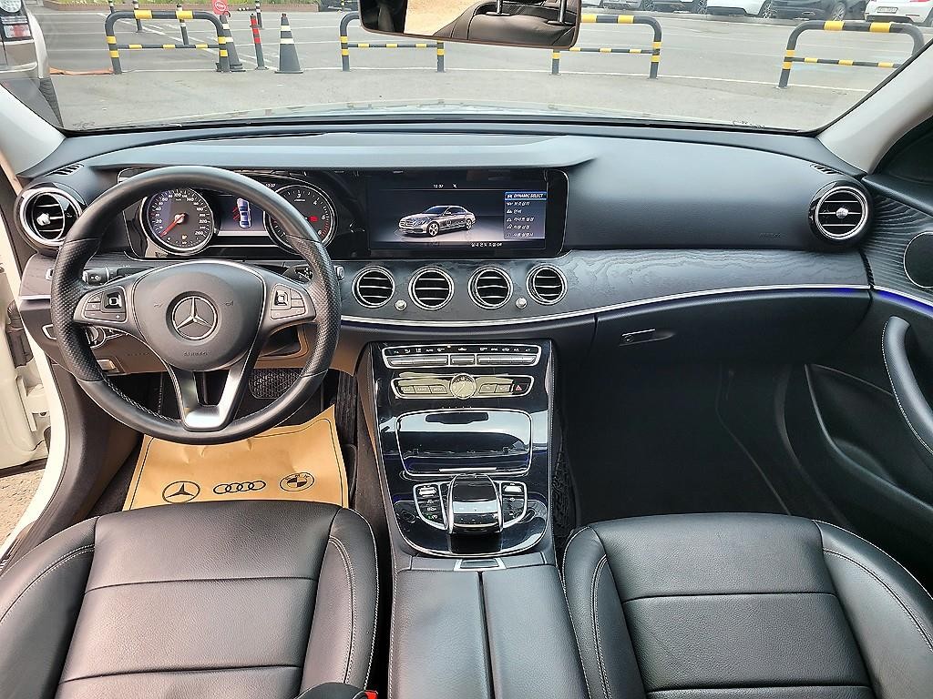 벤츠 E 클래스 E-클래스 W213 E220d 아방가르드 이미지 5