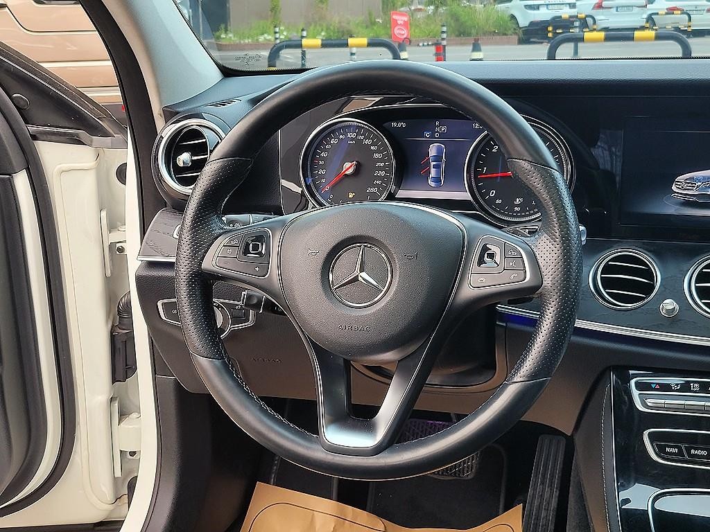 벤츠 E 클래스 E-클래스 W213 E220d 아방가르드 이미지 8