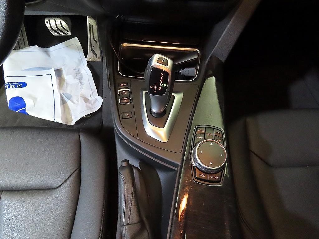 BMW 3시리즈 3시리즈 (F30) 320d 이미지 12