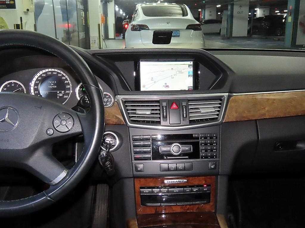 벤츠 E 클래스 E-클래스 W212 E300 엘레강스 이미지 11