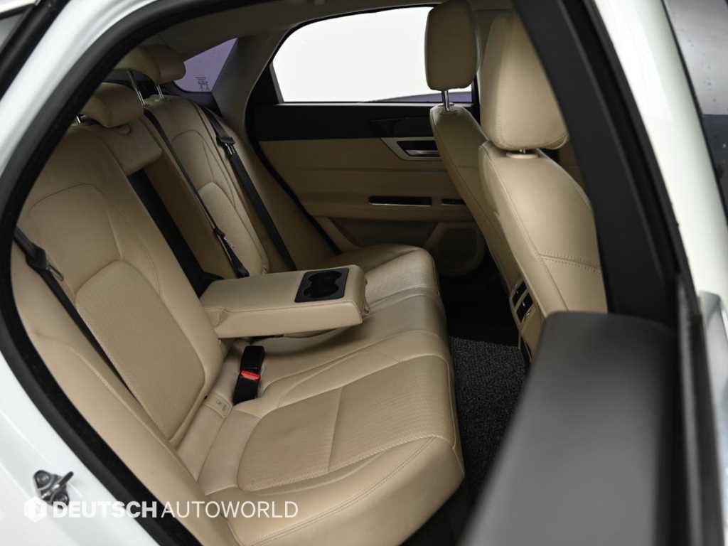 재규어 XF XF(X260) 2.0D 프레스티지 AWD 이미지 12