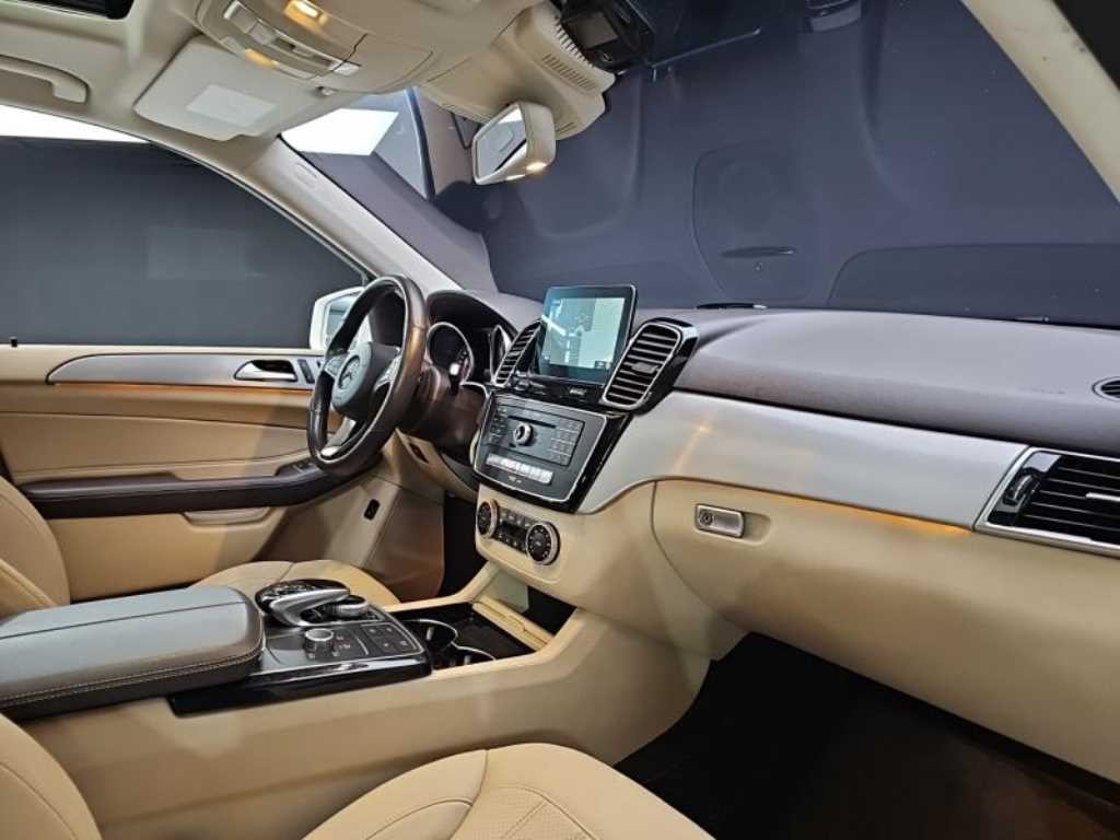 벤츠 GLE 클래스 GLE 클래스 W166 GLE 350 d 4MATIC 이미지 17