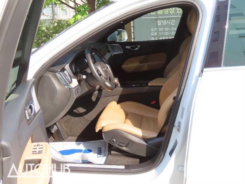 볼보 XC60 XC60(2세대) D5 AWD 인스크립션 이미지 14