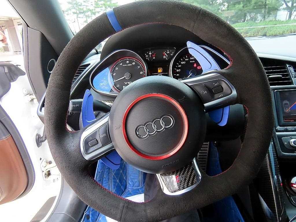아우디 R8 5.2 V10 스파이더 이미지 12