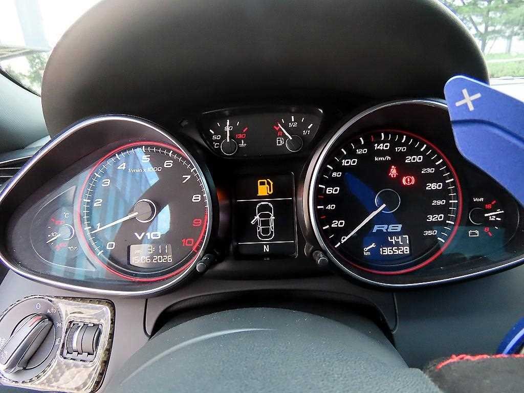 아우디 R8 5.2 V10 스파이더 이미지 13