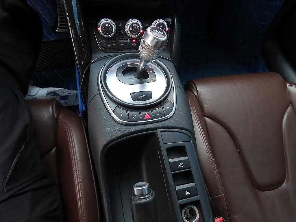 아우디 R8 5.2 V10 스파이더 이미지 15