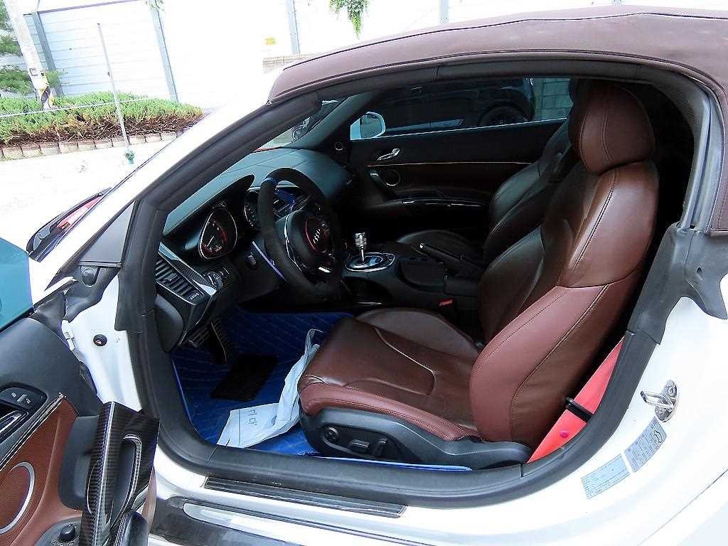 아우디 R8 5.2 V10 스파이더 이미지 9