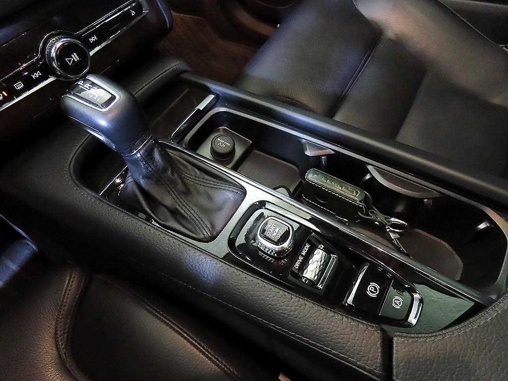 볼보 XC90 XC90 2세대 2.0 T6 AWD 모멘텀 이미지 12