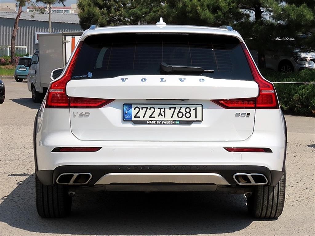 볼보 V60 V60 크로스 컨트리 2세대 2.0 B5 프로 AWD 이미지 4