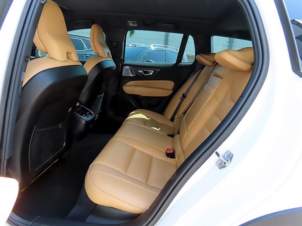 볼보 V60 V60 크로스 컨트리 2세대 2.0 B5 프로 AWD 이미지 6