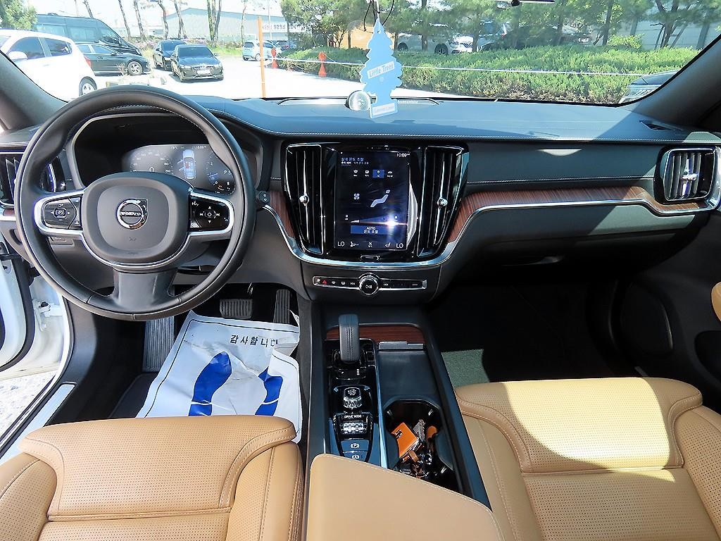 볼보 V60 V60 크로스 컨트리 2세대 2.0 B5 프로 AWD 이미지 7