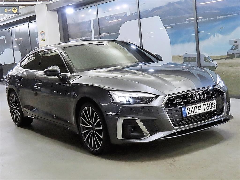 아우디 A5 A5 (F5) 40 TFSI 콰트로 프리미엄 스포트백 이미지 1
