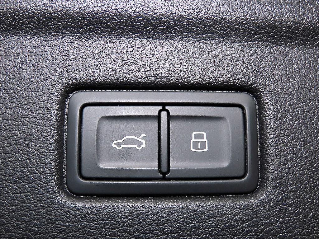 아우디 A5 A5 (F5) 40 TFSI 콰트로 프리미엄 스포트백 이미지 16