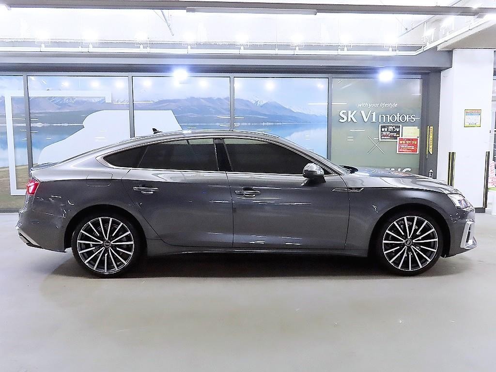 아우디 A5 A5 (F5) 40 TFSI 콰트로 프리미엄 스포트백 이미지 3