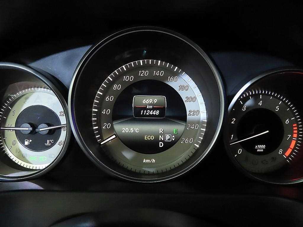 벤츠 E 클래스 E-클래스 W212 E200 쿠페 이미지 9
