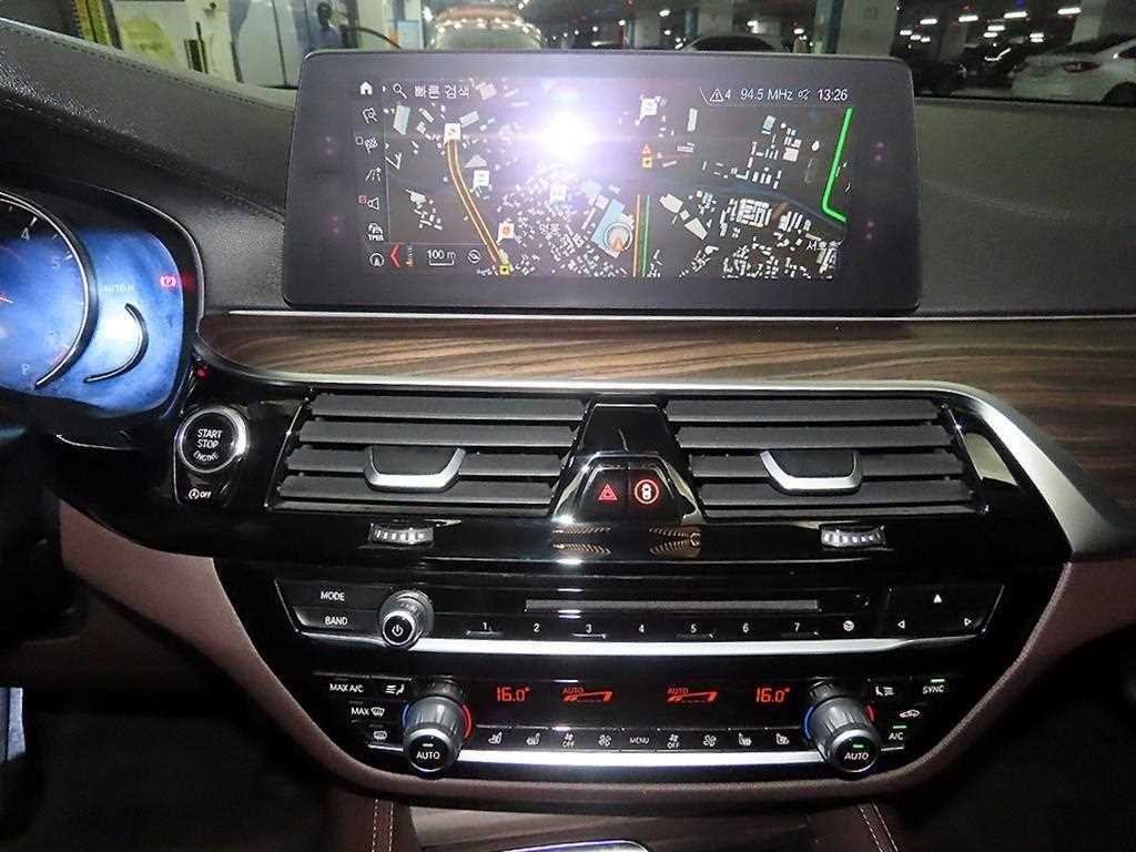 BMW 5시리즈 5시리즈 (G30) 530i 럭셔리 플러스 이미지 11