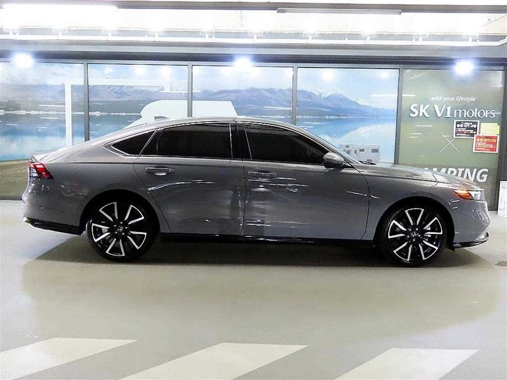 혼다 어코드 어코드(10세대) 2.0 하이브리드 투어링 이미지 3