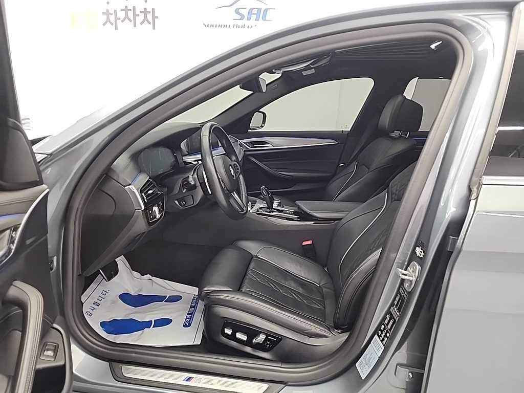 BMW 5시리즈 5시리즈 (G30) 520d xDrive M 스포츠 플러스 이미지 11