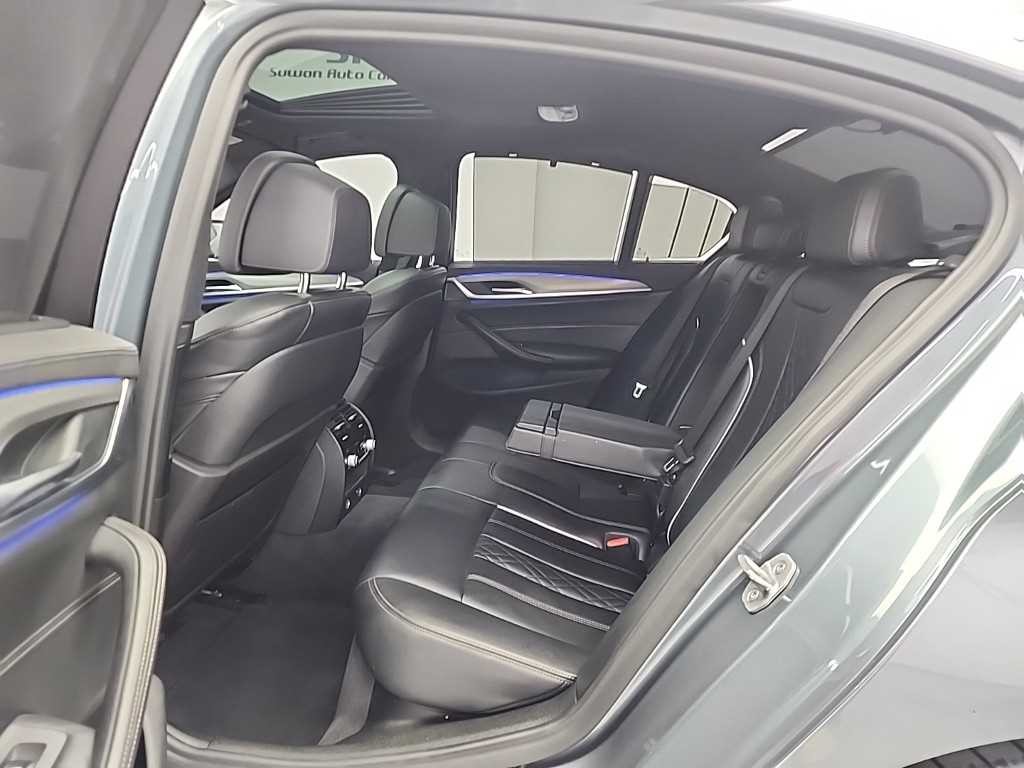 BMW 5시리즈 5시리즈 (G30) 520d xDrive M 스포츠 플러스 이미지 12