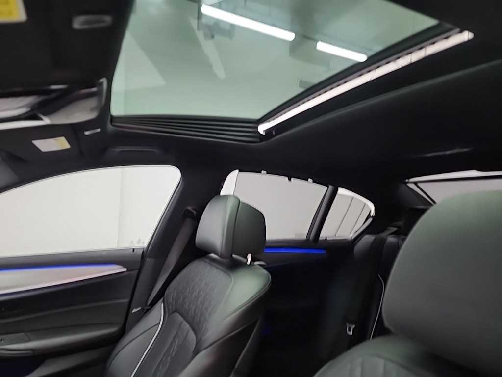 BMW 5시리즈 5시리즈 (G30) 520d xDrive M 스포츠 플러스 이미지 14