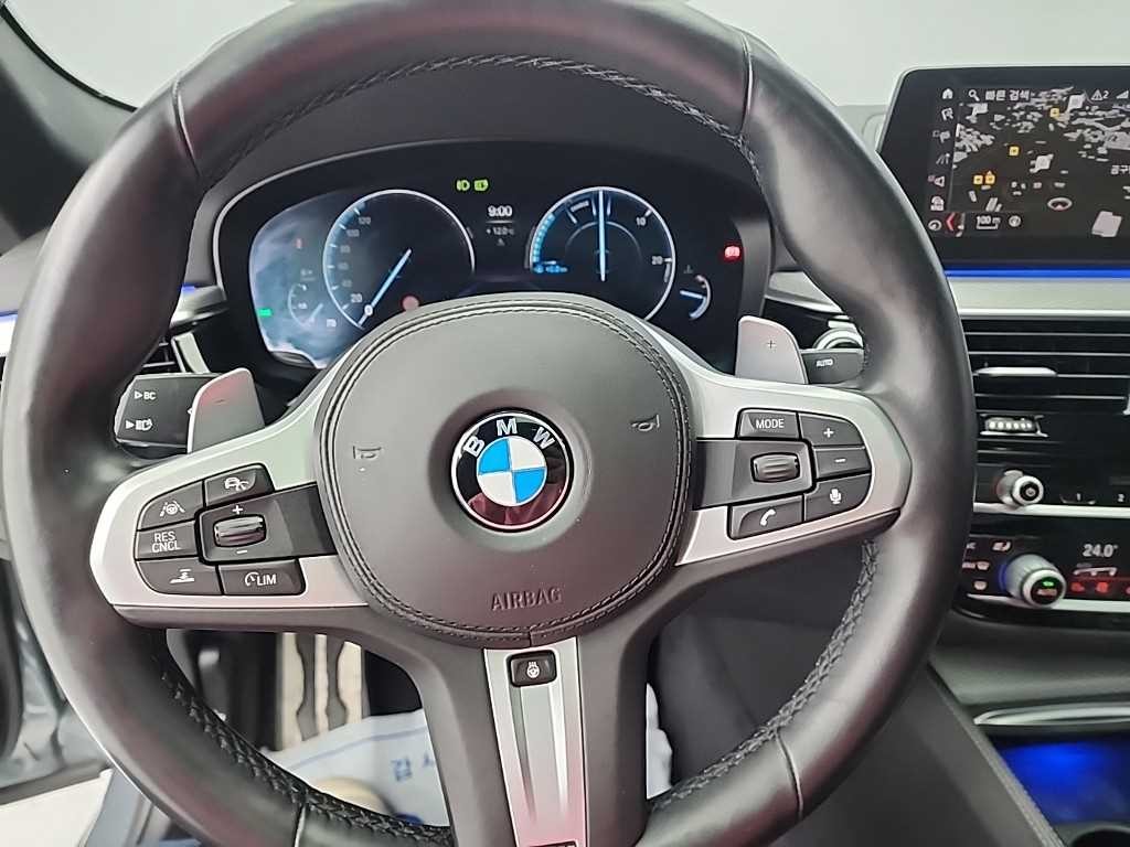 BMW 5시리즈 5시리즈 (G30) 520d xDrive M 스포츠 플러스 이미지 9