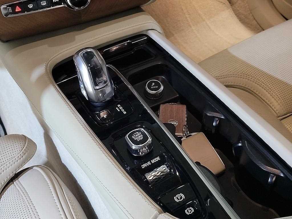 볼보 XC90 XC90 2세대 2.0 T8 AWD 엑셀런스 이미지 12