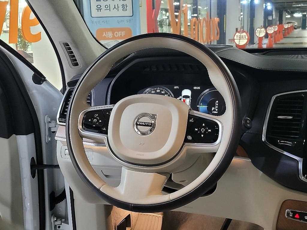 볼보 XC90 XC90 2세대 2.0 T8 AWD 엑셀런스 이미지 9