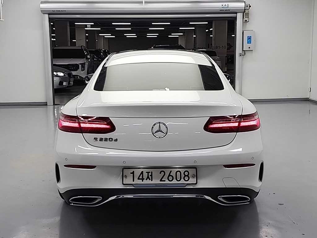 벤츠 E 클래스 E-클래스 W213 E220d 쿠페 이미지 3