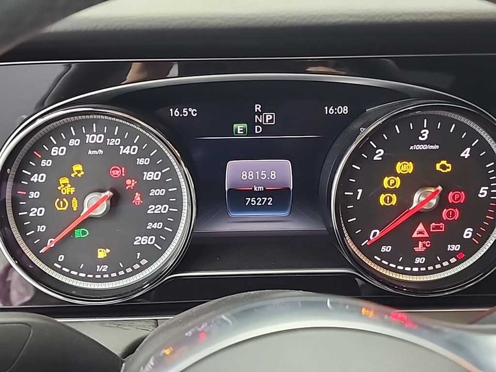벤츠 E 클래스 E-클래스 W213 E220d 쿠페 이미지 6