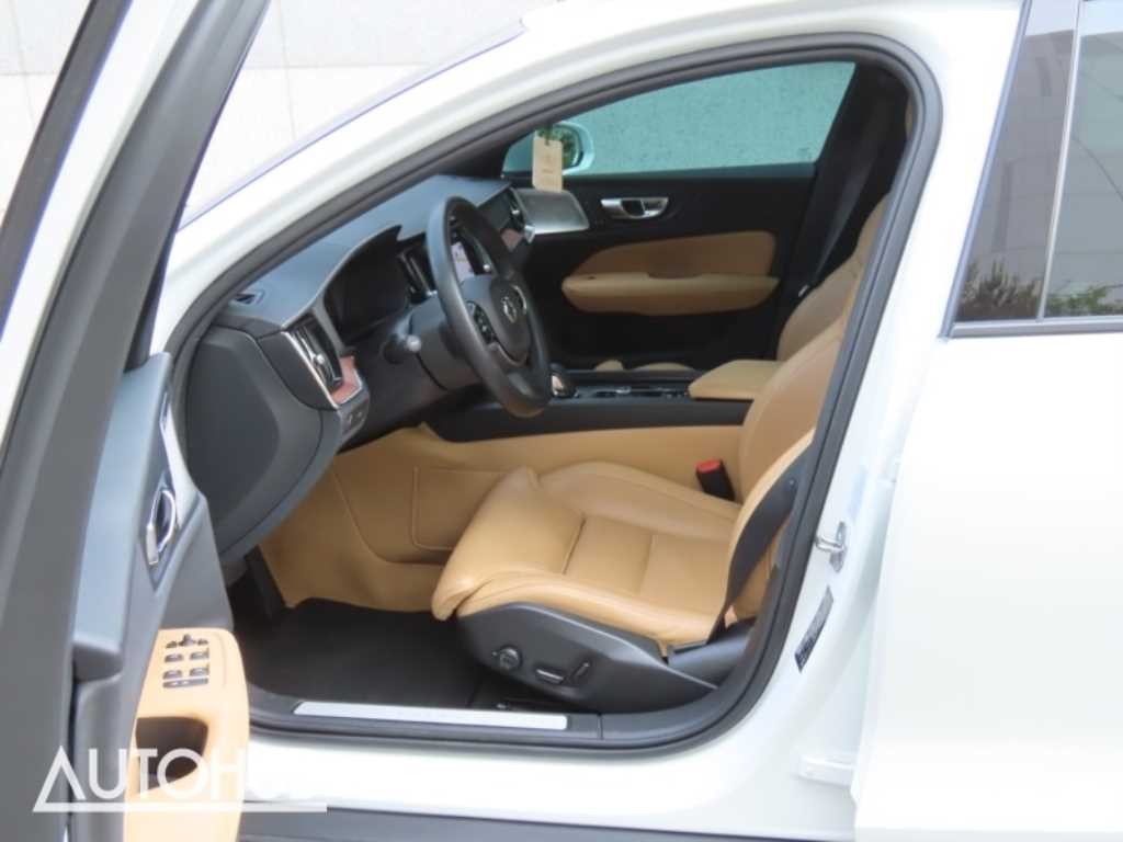 볼보 V60 V60 크로스 컨트리 2세대 2.0 B5 프로 AWD 이미지 14
