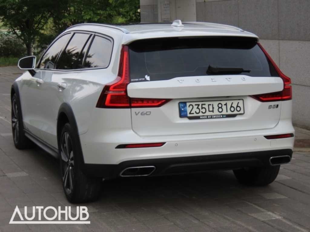 볼보 V60 V60 크로스 컨트리 2세대 2.0 B5 프로 AWD 이미지 4